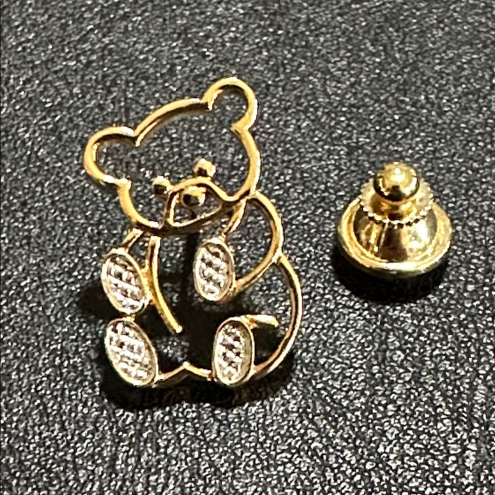 4.   Avon 1980 Teddy Bear Animal Pin in Box